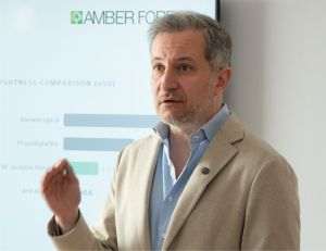 În deschiderea evenimentului de ieri, Leonidas Anastasopoulos, Co-fondator şi Managing Partner al Alesonor, a spus: "Demararea lucrărilor pentru Faza a II-a a Amber Forest, alături de Strabag, marchează următorul pas al unei dezvoltări deja validate în practică, în cadrul unei comunităţi în care peste 300 de locuinţe sunt deja livrate, cele mai multe dintre ele fiind deja locuite. Dincolo de scara sa, Amber Forest se defineşte printr-o vocaţie mai largă: aceea de a deservi o zonă de peste 200.000 de locuitori din nordul Bucureştiului, printr-o comunitate deschisă, cu funcţiuni comerciale, educaţionale şi de recreere accesibile întregului areal".